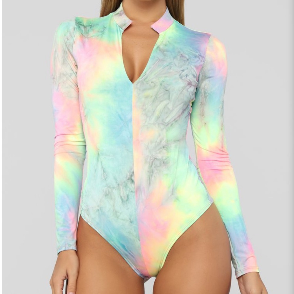 Fashion nova bodysuit M